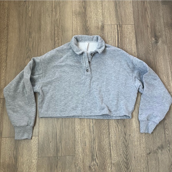 ALO Yoga Sweaters - Alo Yoga Cropped Gray Sweater Sz S 3 Button